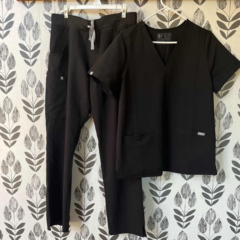 Figs scrub set lot bundle Casma Three pocket scrub in M Kade Cargo scrub in M.